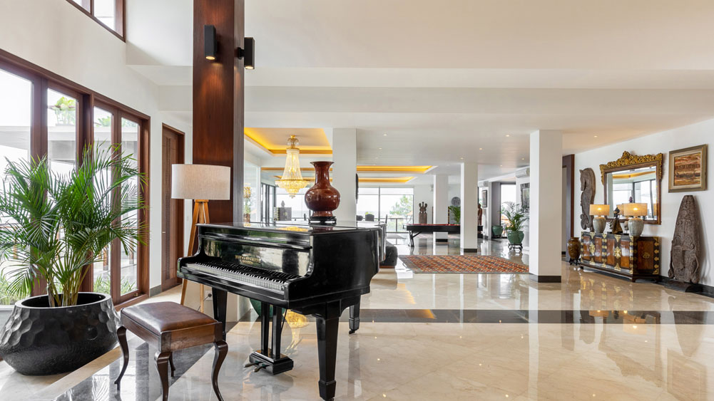 Tirtha Bayu Villa I - Grand piano